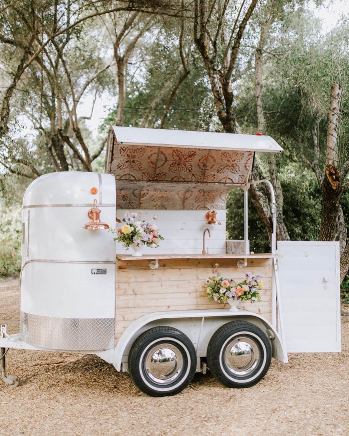 12 Beautiful Horse Trailer Bars A Mobile Bar Blog
